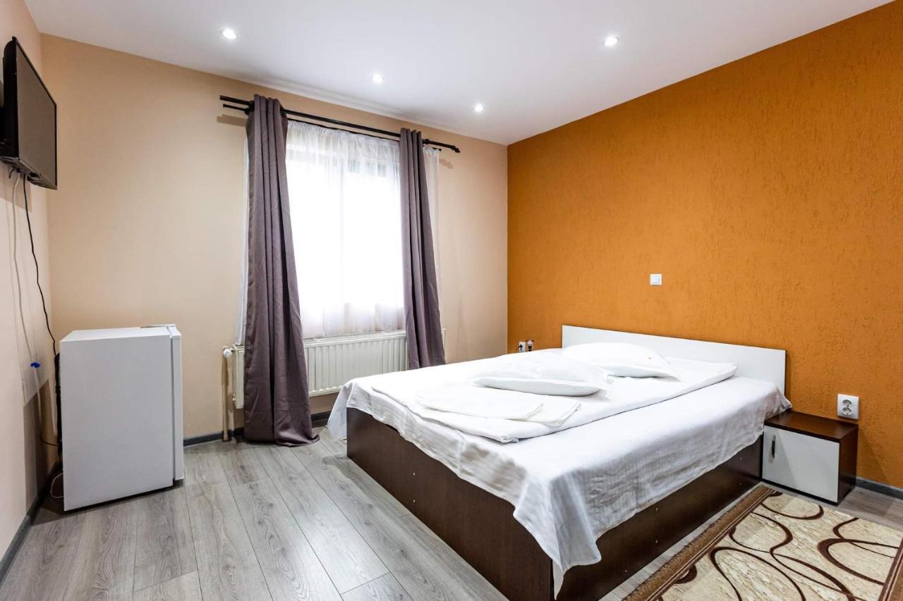 Hotel Casa Andy Buşteni Exterior foto